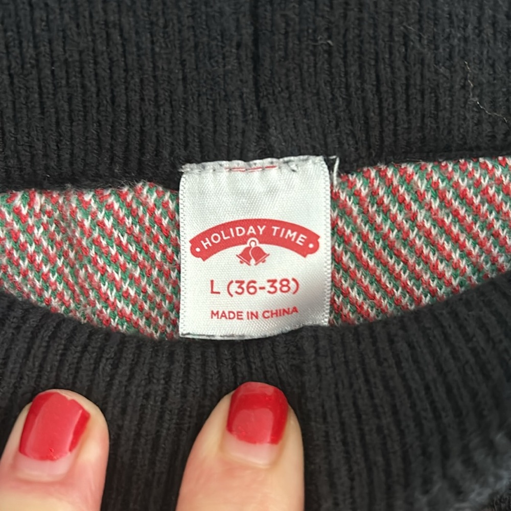 Super cute and thick holiday sweats - Picture 6 of 7